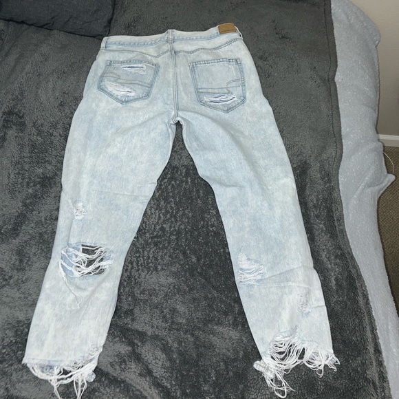 American Eagle Distressed Mom Jeans - Picture 4 of 5